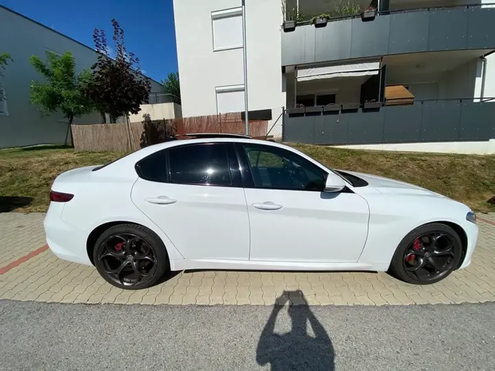 Alfa Romeo Giulia 2017 photo 2