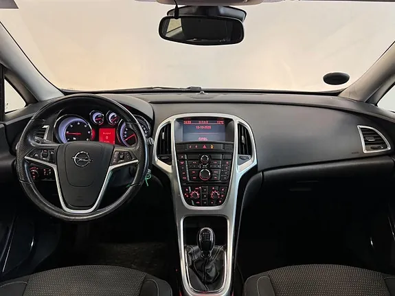 Opel Astra 2011 photo 5