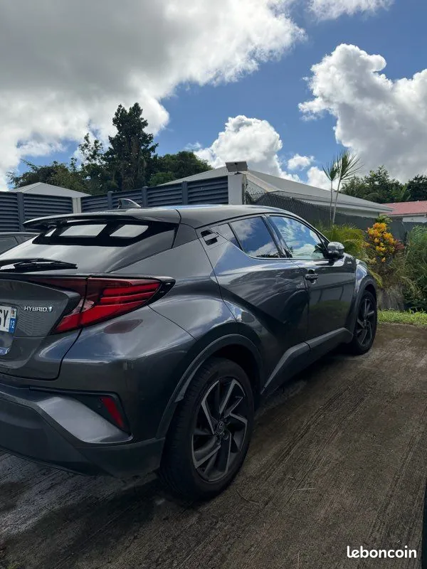 Toyota C-Hr 2023 photo 2