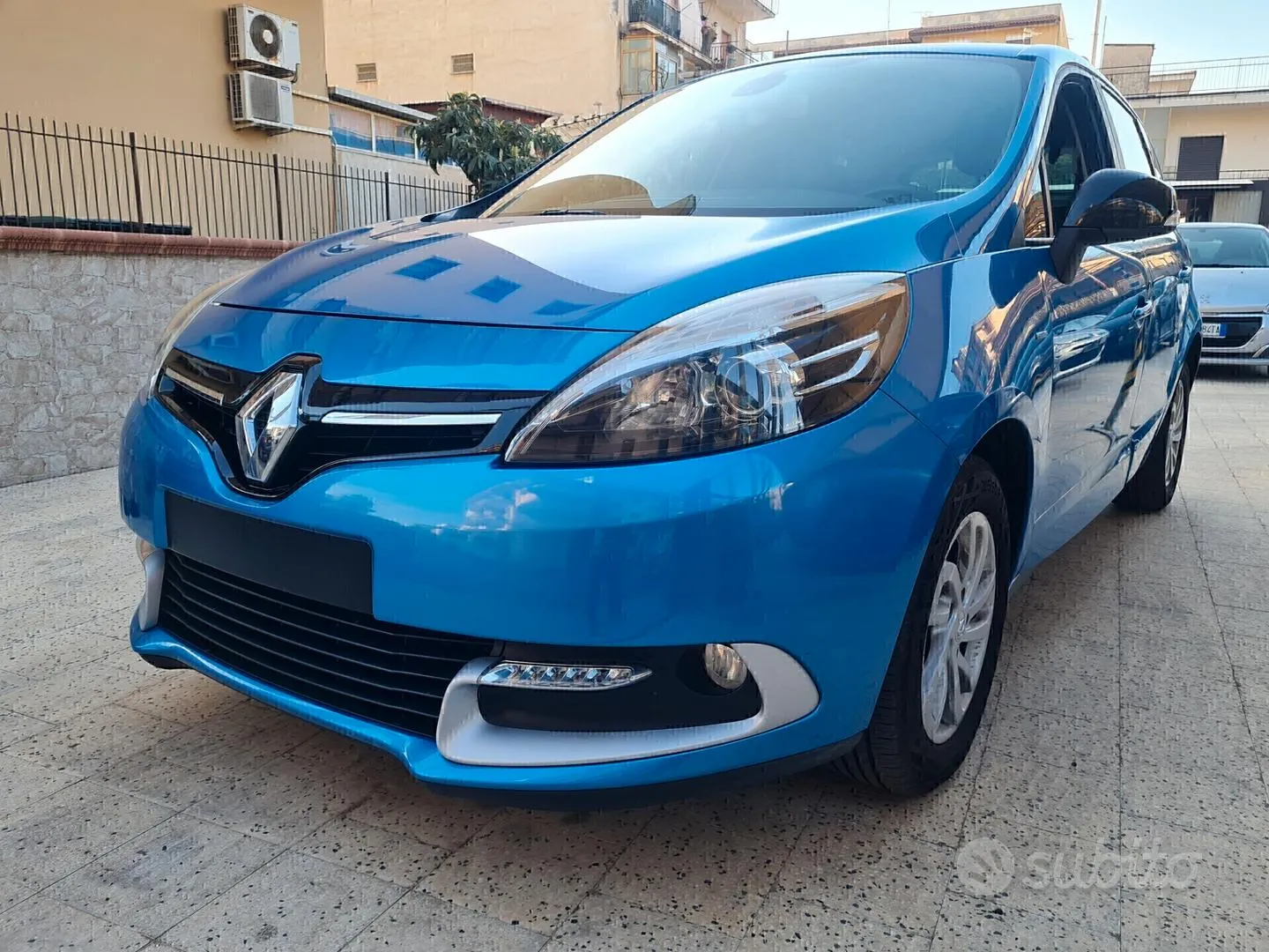 Renault Scenic 2014 photo 2