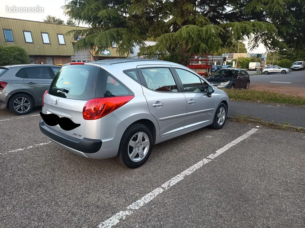 Peugeot 207 2012 photo 2