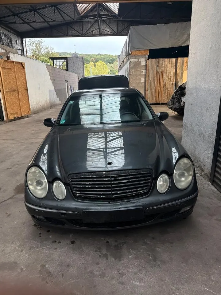 Mercedes-Benz E270