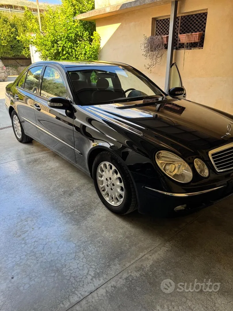 Mercedes-Benz E220 2003 photo 4