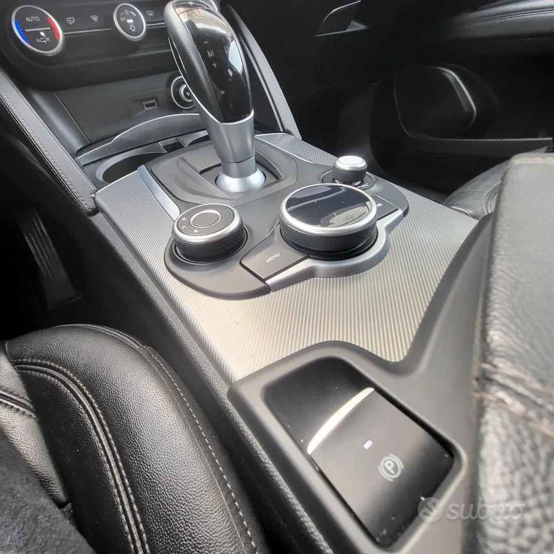 Alfa Romeo Stelvio 2018 photo 2