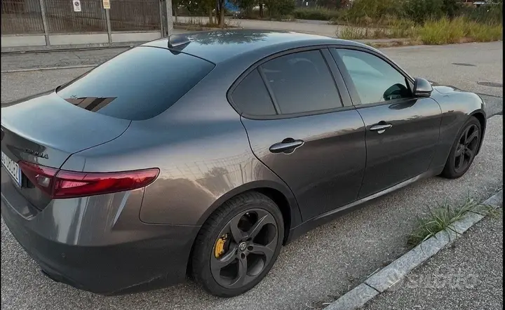 Alfa Romeo Giulia 2021 photo 5
