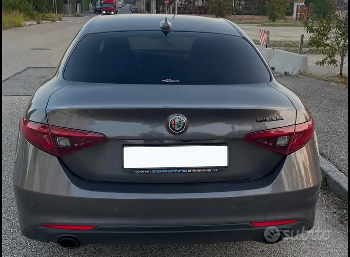 Alfa Romeo Giulia 2021 photo 4