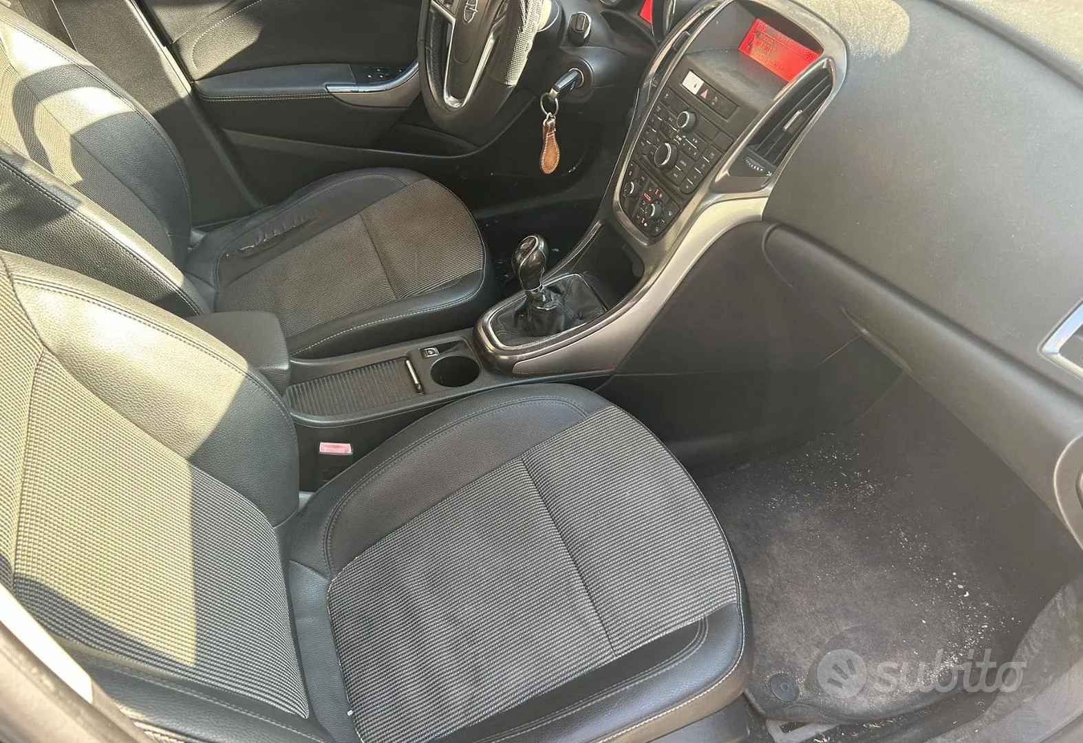 Opel Astra 2011 photo 3