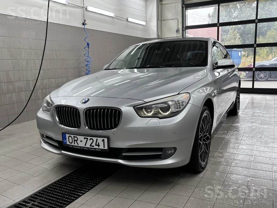 BMW 530 2010 photo 2