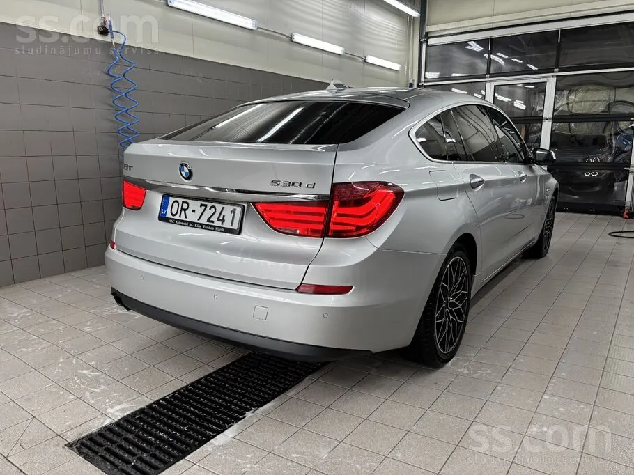 BMW 530 2010 photo 3