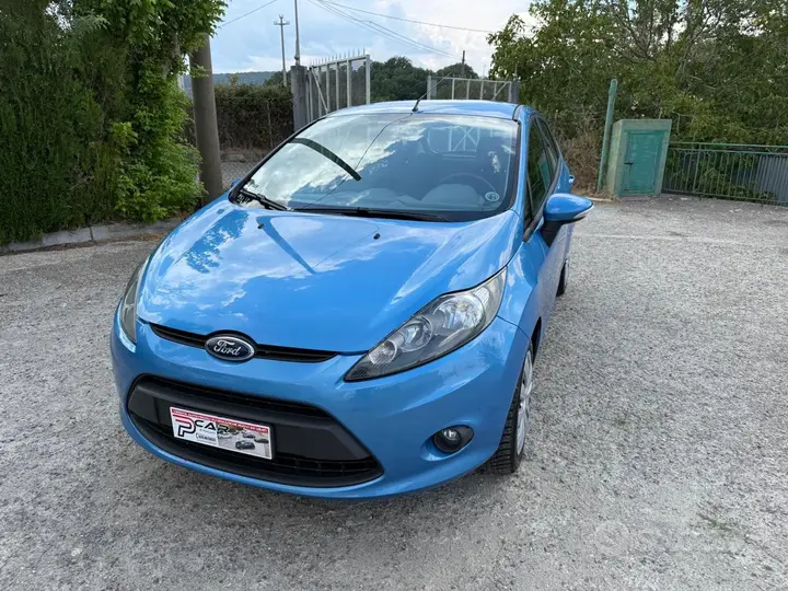 Ford Fiesta 2010 photo 2