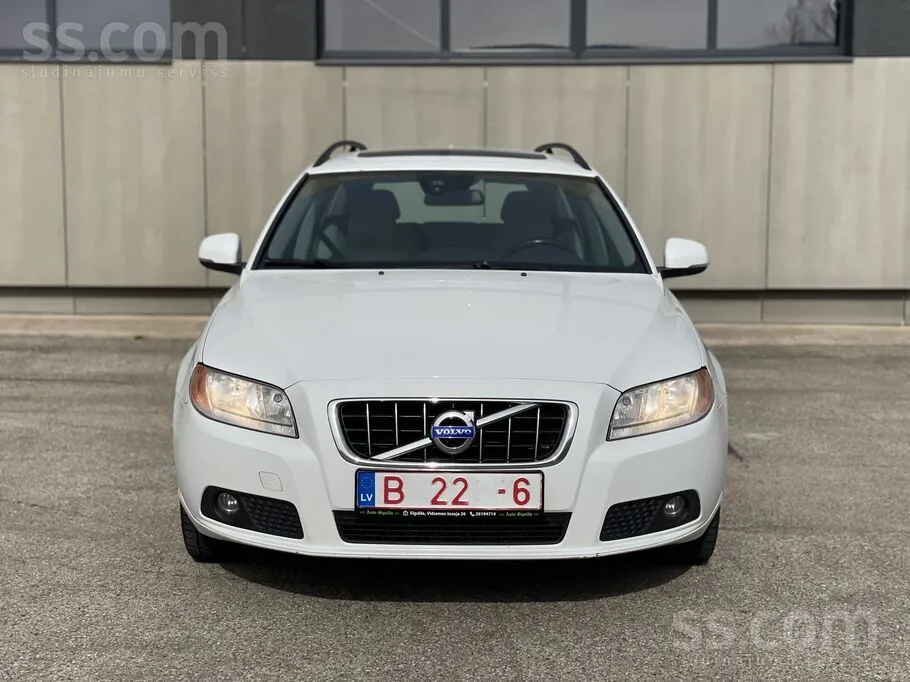 Volvo V70 2012 photo 2