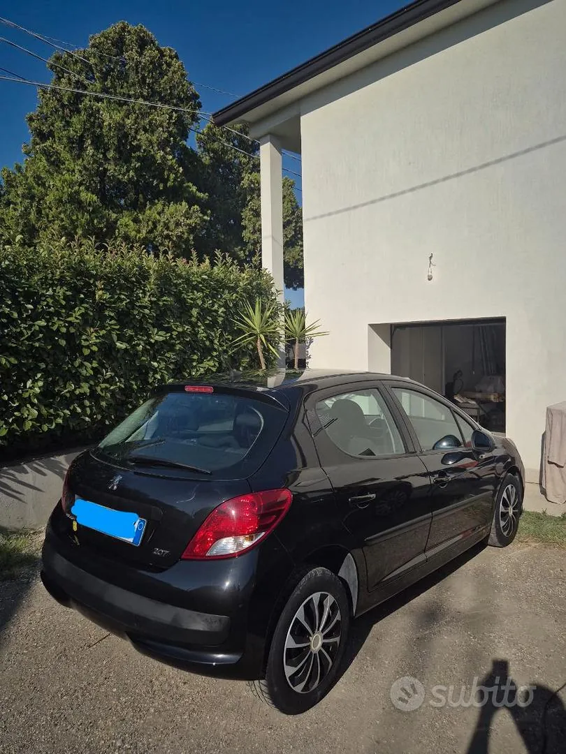 Peugeot 207 2010 photo 3