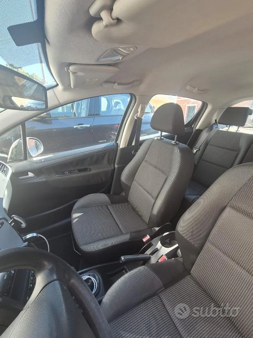 Peugeot 207 2010 photo 4