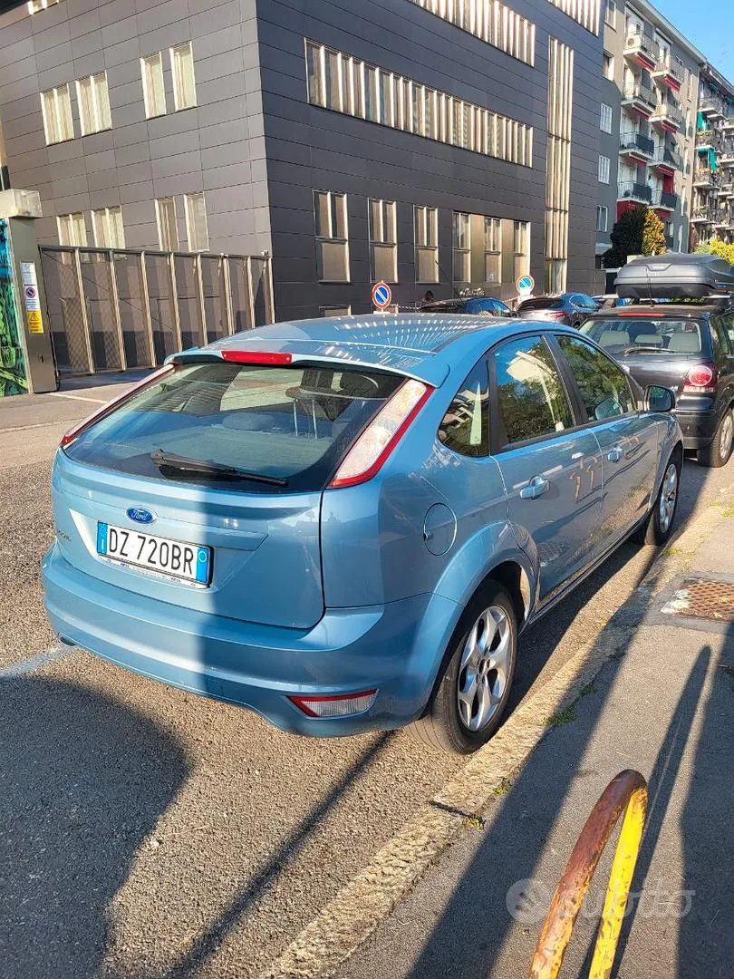 Ford Focus 2010 photo 2