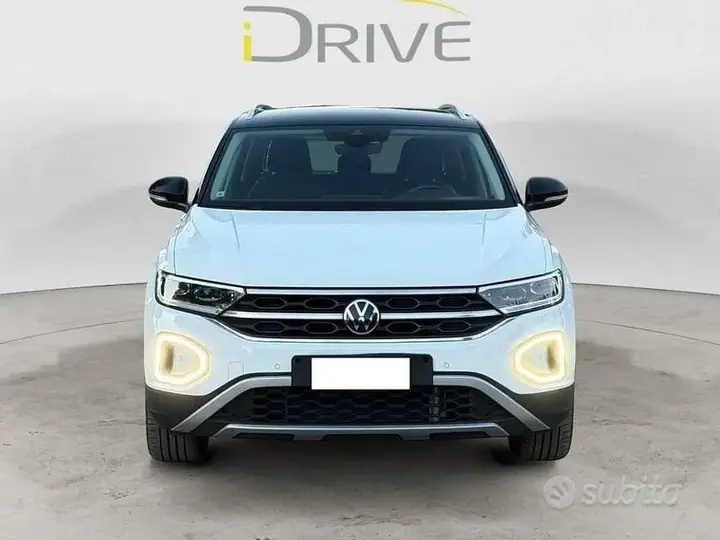 Volkswagen T-Roc 2023 photo 2