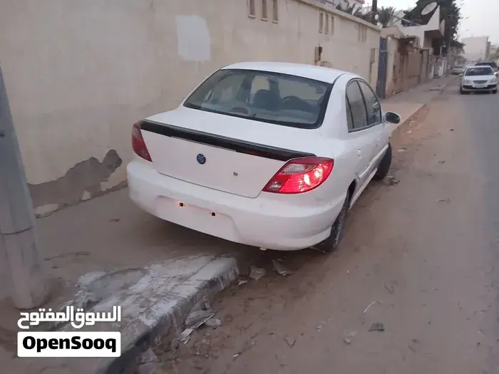 Kia Rio 2004 photo 2