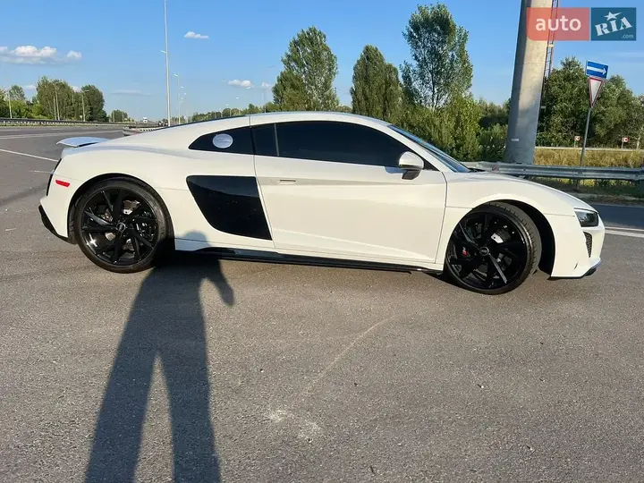 Audi R8 2022 photo 4