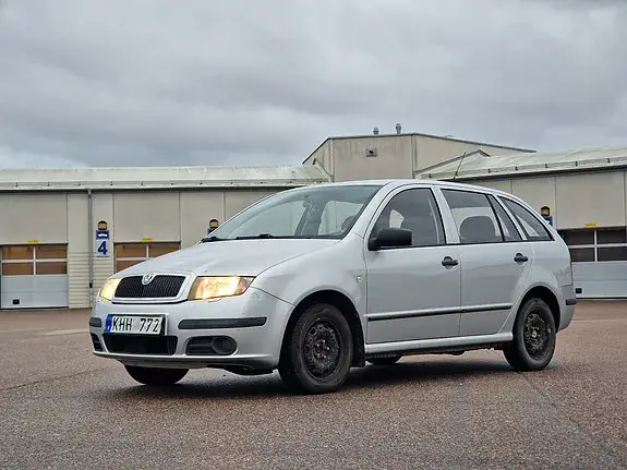 Skoda Fabia 2007 photo 2