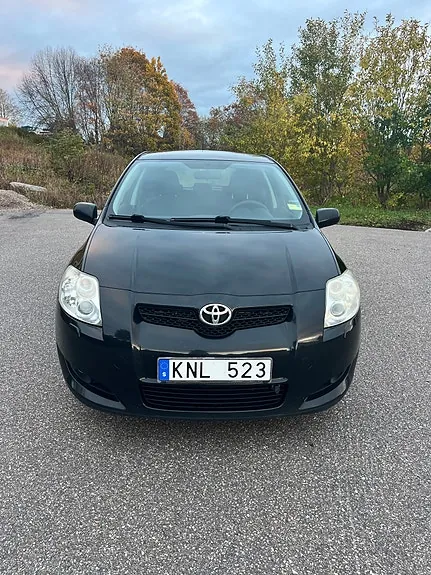 Toyota Auris 2010 photo 2