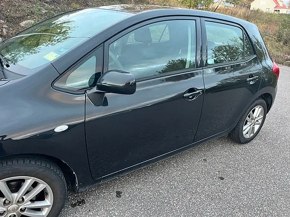 Toyota Auris 2010 photo 3