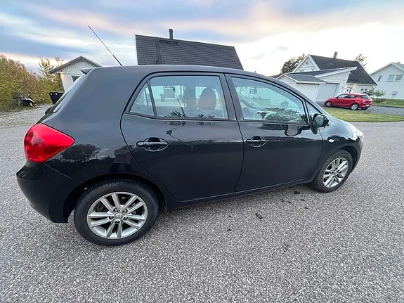 Toyota Auris 2010 photo 5