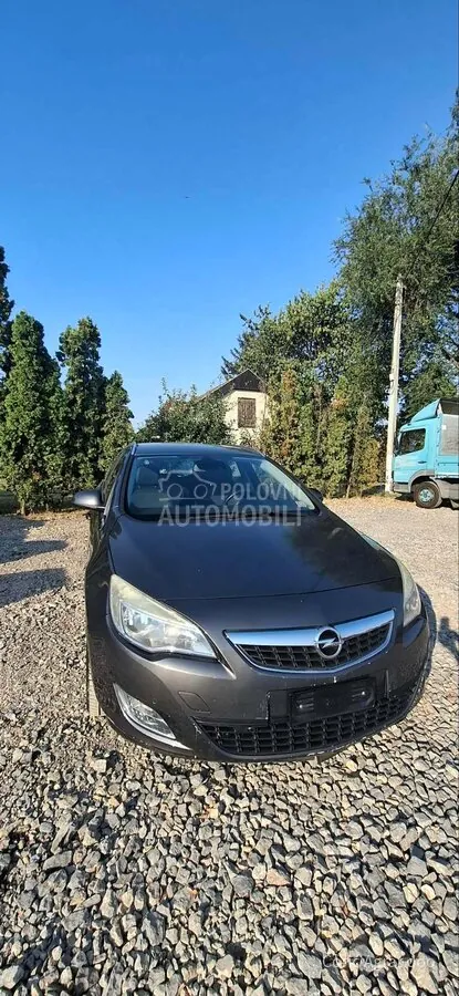 Opel Astra J 2012 photo 5