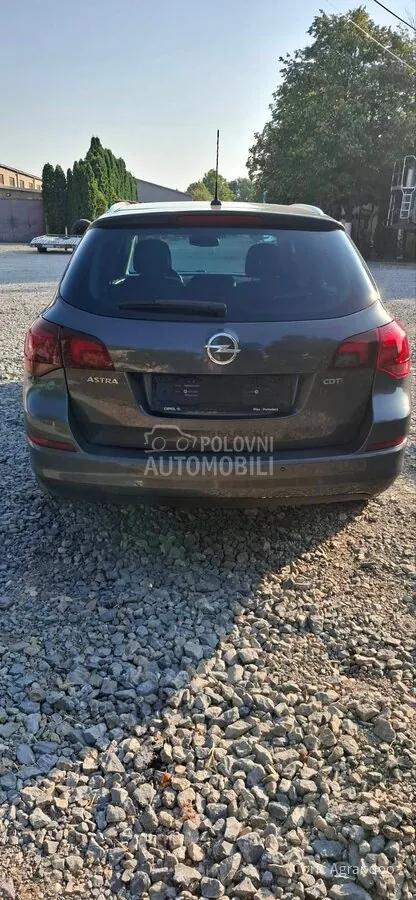 Opel Astra J 2012 photo 4