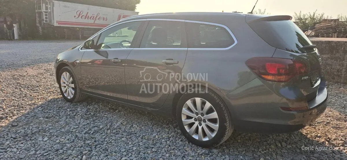 Opel Astra J 2012 photo 3