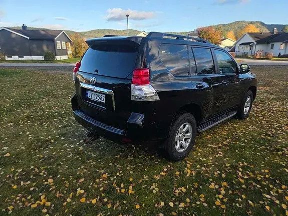Toyota Land Cruiser 2010 photo 3