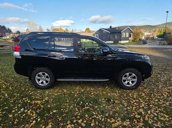 Toyota Land Cruiser 2010 photo 5