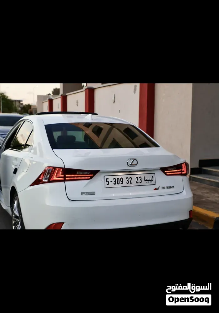 Lexus Is 2016 photo 4
