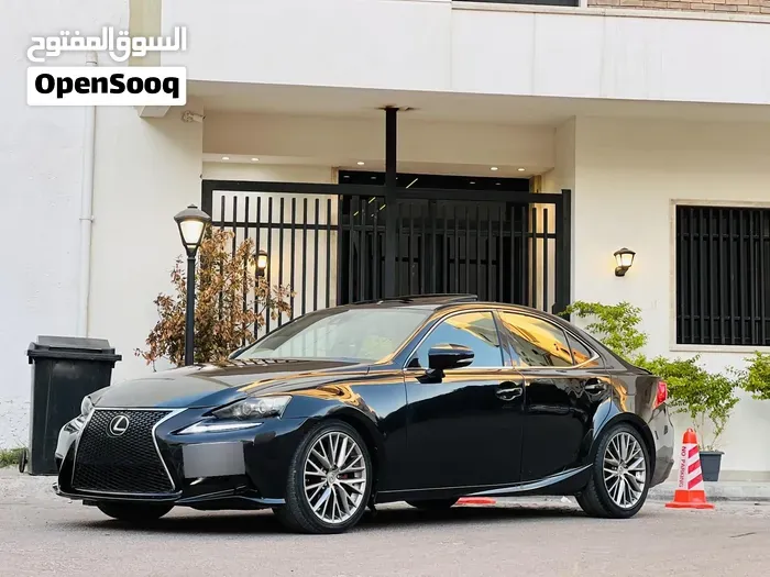 Lexus Is 2016 photo 5