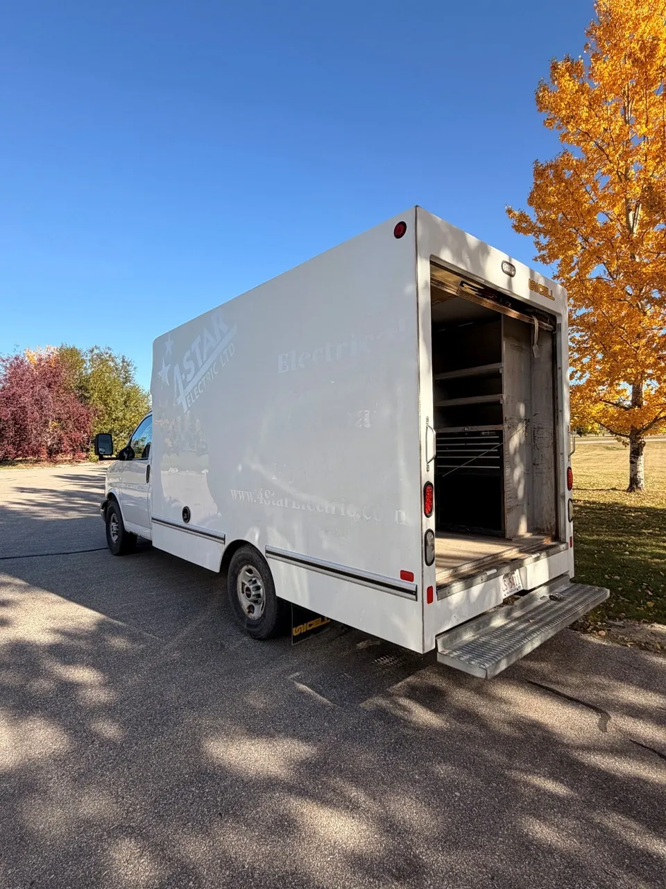 GMC Savana Cube Van 2014 photo 4