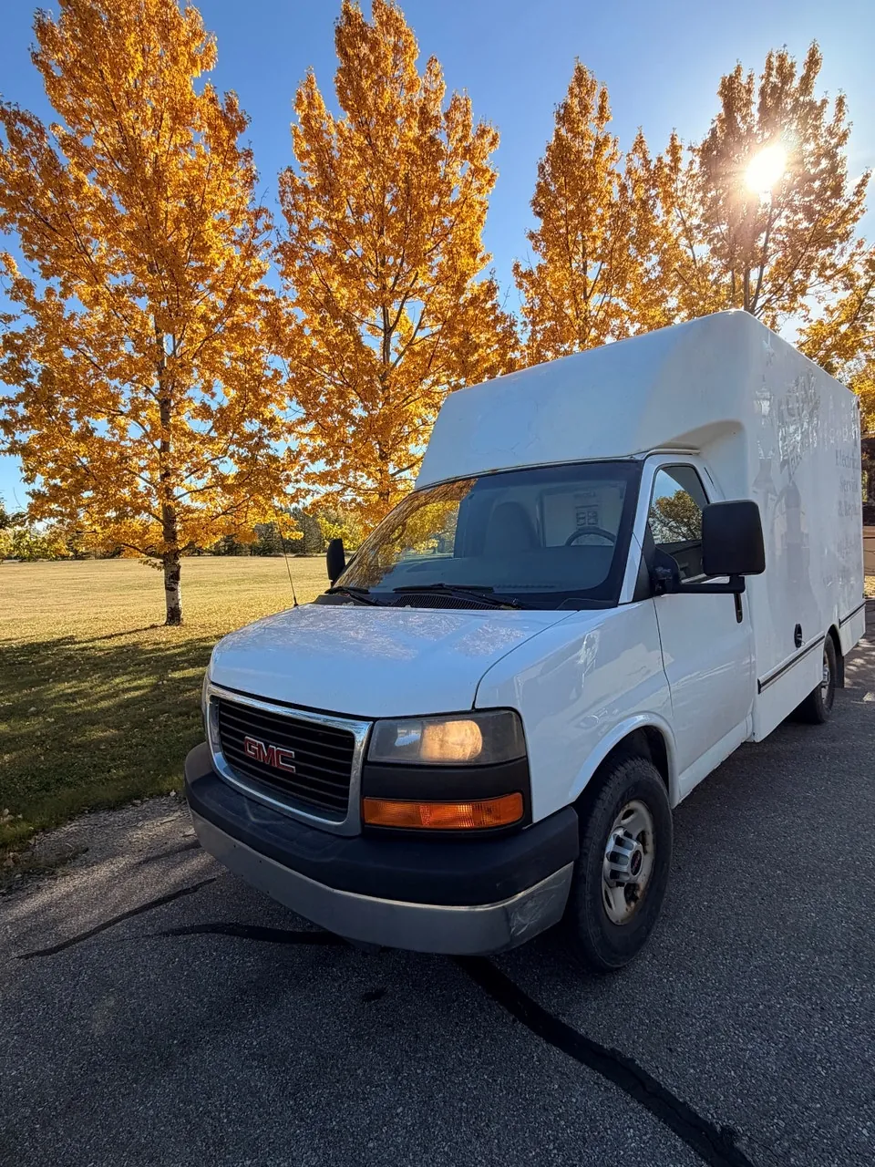 GMC Savana Cube Van 2014 photo 2