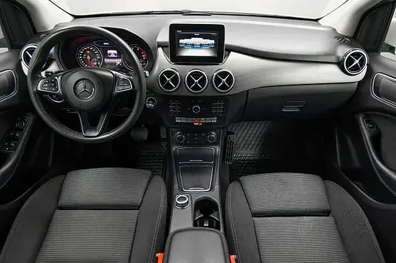 Mercedes-Benz B200 2016 photo 2