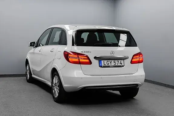 Mercedes-Benz B200 2016 photo 3