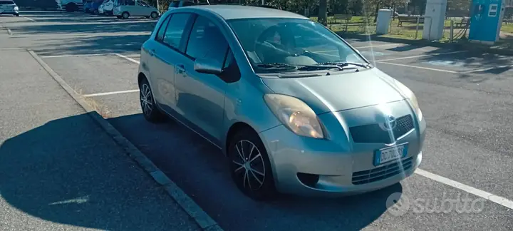 Toyota Yaris 2006 photo 2