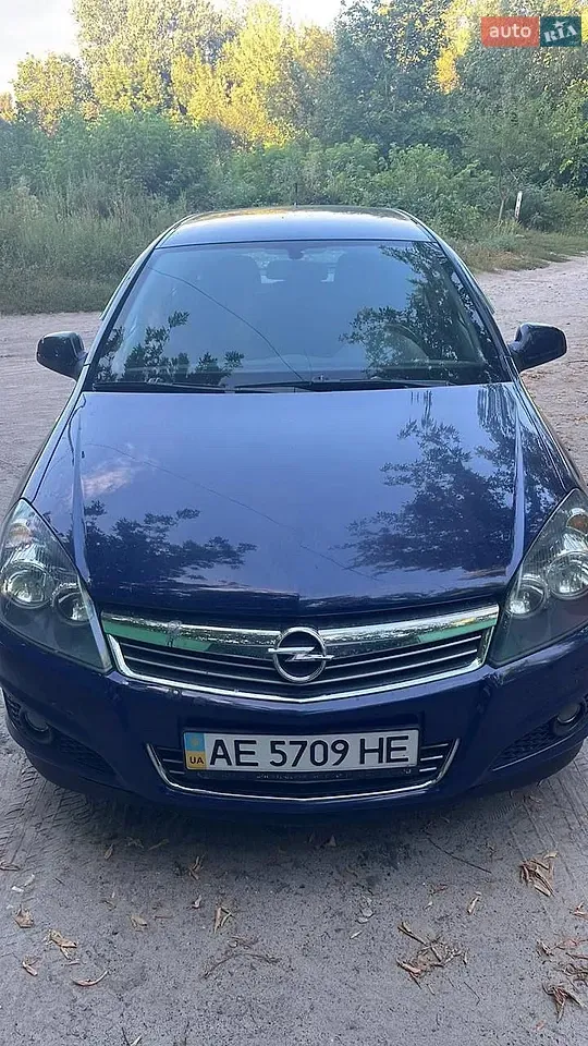 Opel Astra 2013 photo 2