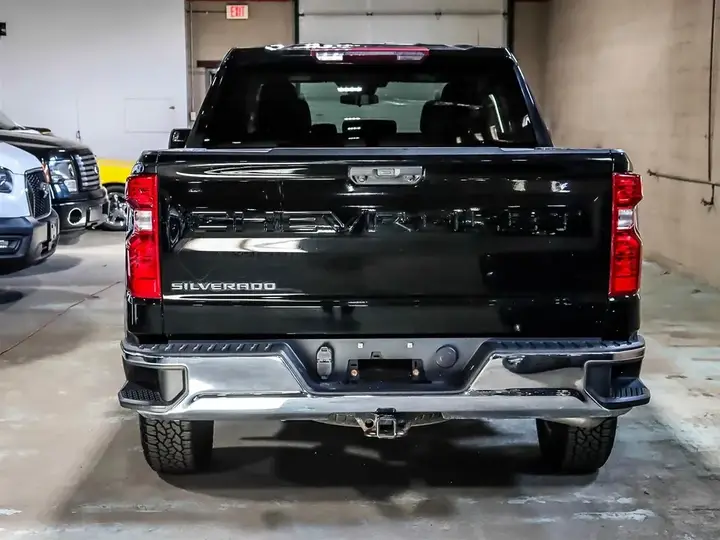 Chevrolet Silverado 1500 2023 photo 3
