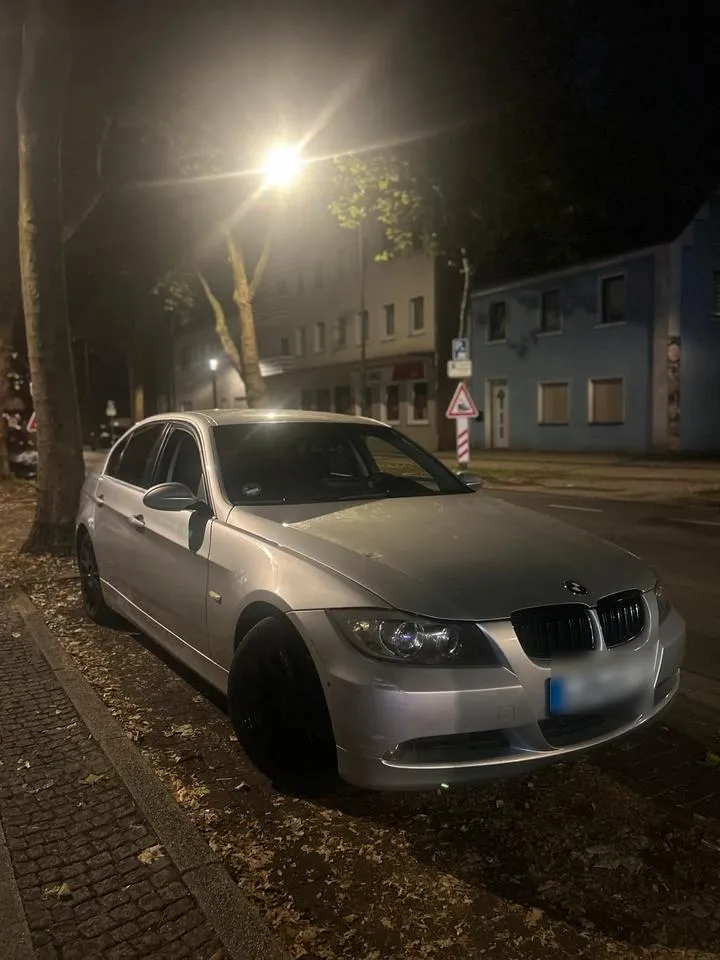 BMW 323I