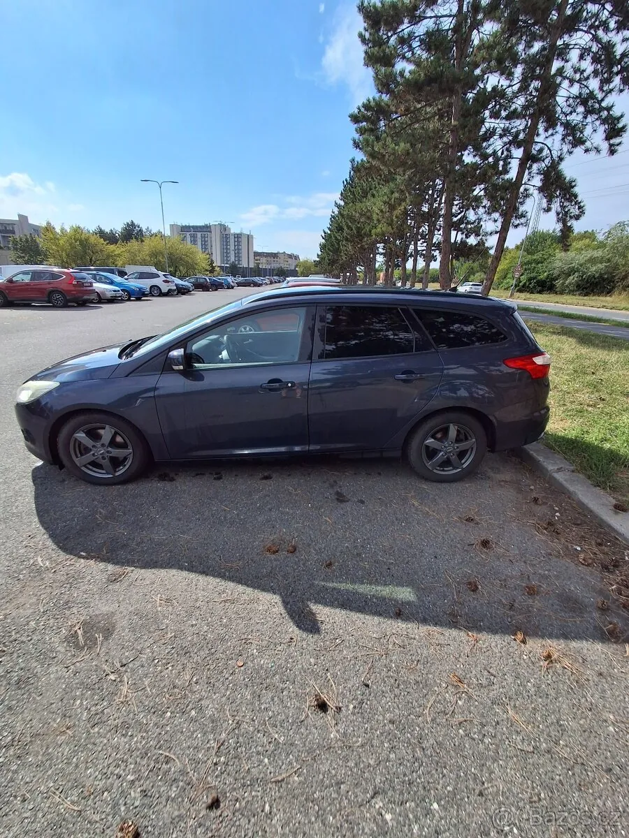 Ford Focus 2011 photo 2