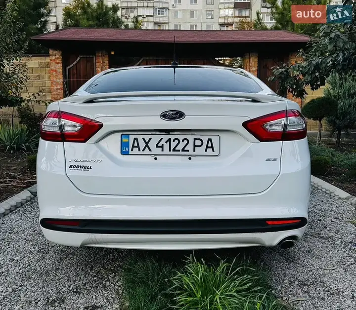Ford Fusion 2014 photo 2