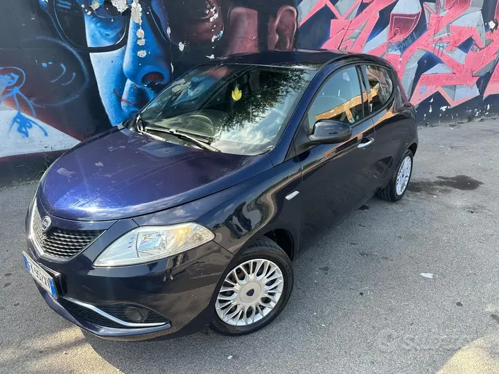 Lancia Ypsilon
