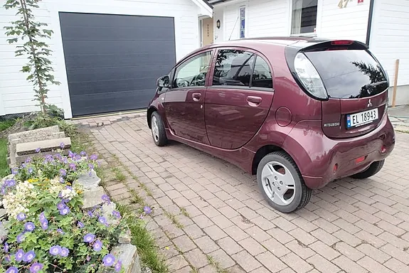 Mitsubishi I-Miev 2012 photo 3
