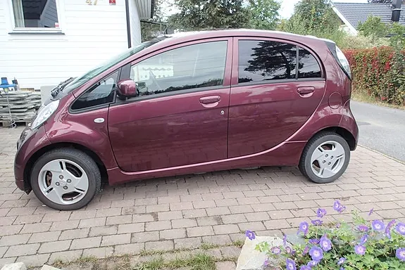 Mitsubishi I-Miev 2012 photo 2