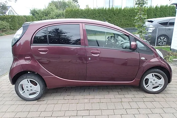 Mitsubishi I-Miev 2012 photo 5