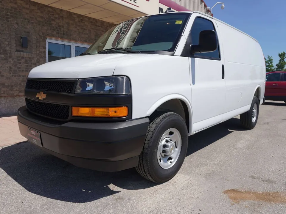 Chevrolet Express 2025 photo 2