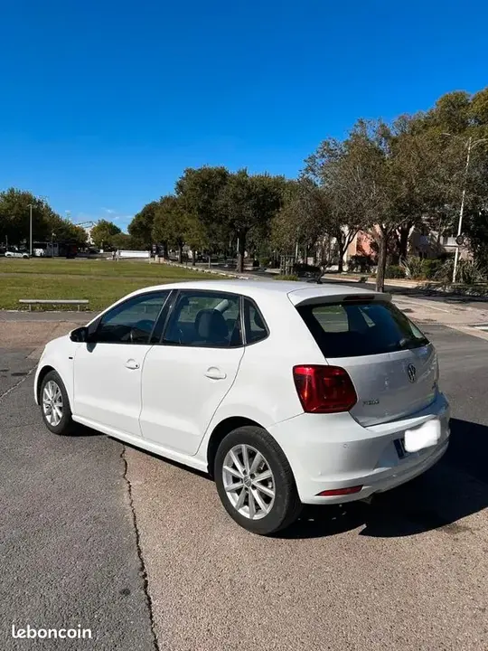 Volkswagen Polo 2015 photo 2