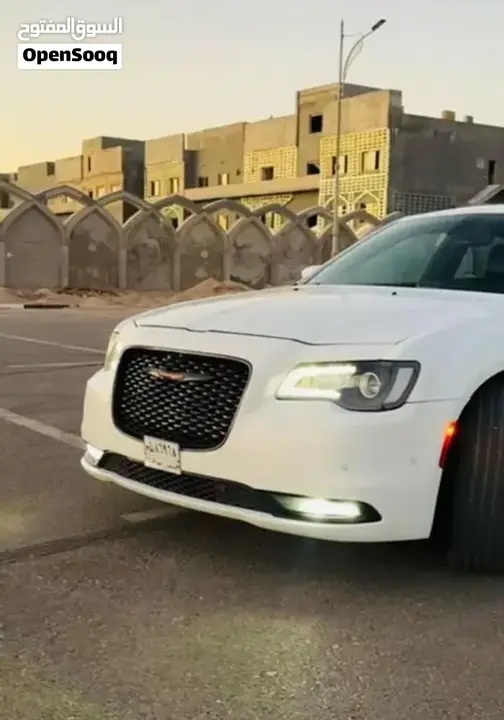 Chrysler 300 2023 photo 2