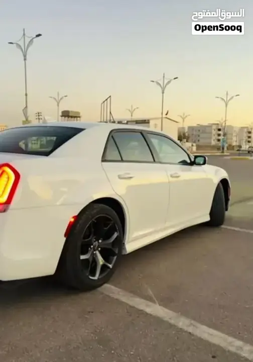 Chrysler 300 2023 photo 3